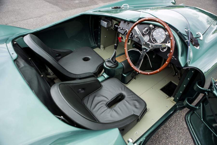 Интерьер Aston Martin DB3 S (Open Headlights) 1953 года  (фото 64 из 71)